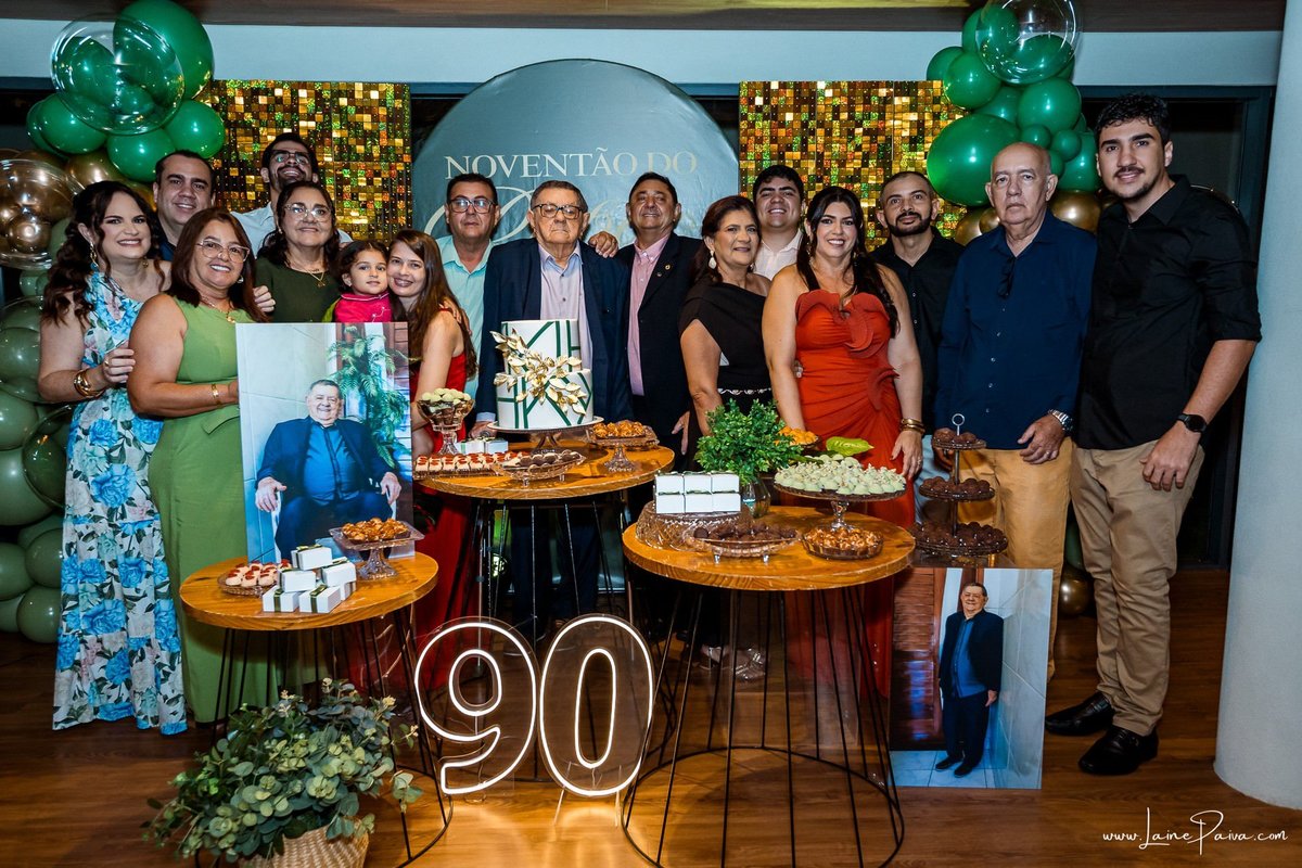 
fotografia de Aniversario adulto, festa de 90 anos de Rubão no Condomínio Duo Capim Macio em Natal, com benção de padre Murilo, homenagem e muito carinho de familiares e amigos de Macau.