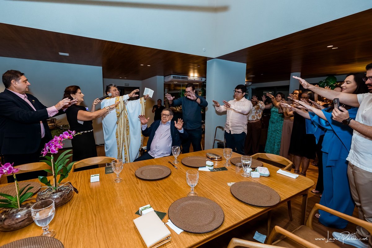 
fotografia de Aniversario adulto, festa de 90 anos de Rubão no Condomínio Duo Capim Macio em Natal, com benção de padre Murilo, homenagem e muito carinho de familiares e amigos de Macau.