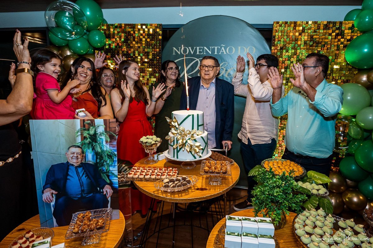 
fotografia de Aniversario adulto, festa de 90 anos de Rubão no Condomínio Duo Capim Macio em Natal, com benção de padre Murilo, homenagem e muito carinho de familiares e amigos de Macau.
