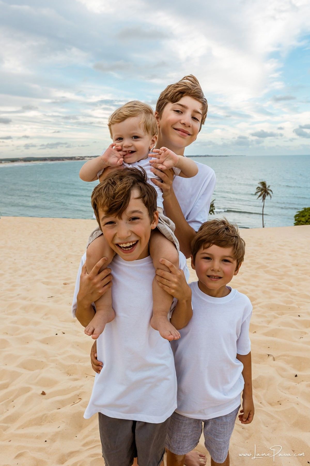 ensaio familia, na praia, ferias, praia genipabu, natal, rn, maternidade, foto de familia, fotografia famliiar, fotografo de familia, fotografia em natal, Ensaio externo, dunas, genipabu, mãe e filhos, pai e filhos, jenipabu