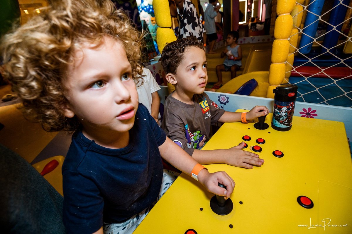 fotografia de Aniversario infantil, festa de 4 anos de Heitor no Brinkids no Natal Shopping, com tema Octonautas, brincadeiras, diversão para as crianças e muito carinho de familiares e amigos.