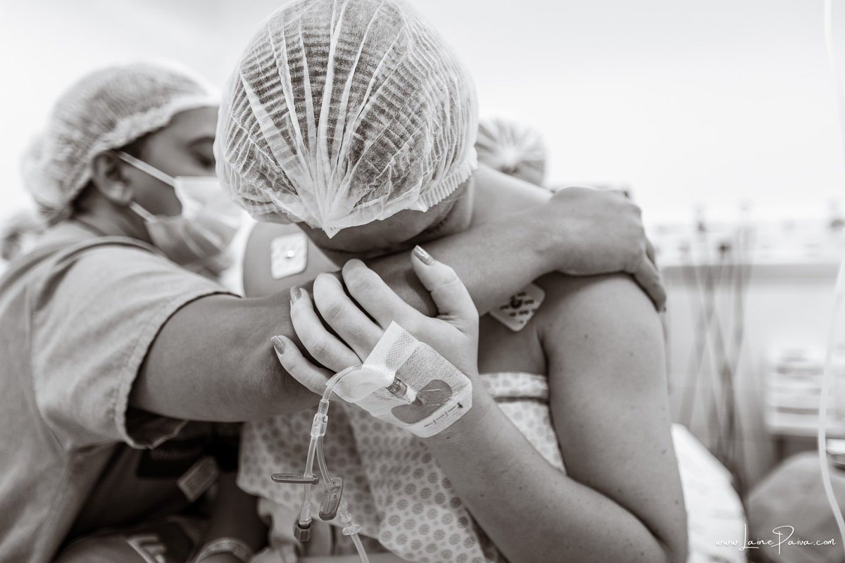 fotografia de parto na maternidade do hospital da Unimed,  parto cesaria, mãe de segunda viagem de menina, primeiros momentos de vida com amor e cuidado, fotografo de parto e familia em Natal, cobertura completa da cesariana, dra luane barros,