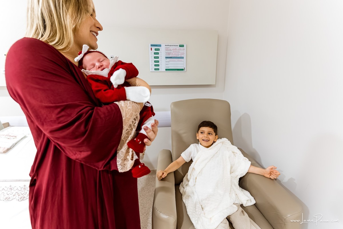 fotografia de parto na maternidade do hospital da Unimed,  parto cesaria, mãe de segunda viagem de menina, primeiros momentos de vida com amor e cuidado, fotografo de parto e familia em Natal, cobertura completa da cesariana, dra luane barros,