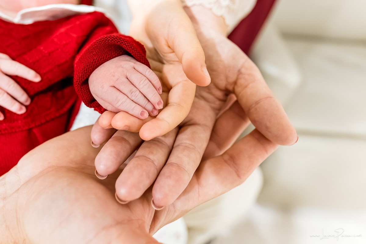 fotografia de parto na maternidade do hospital da Unimed,  parto cesaria, mãe de segunda viagem de menina, primeiros momentos de vida com amor e cuidado, fotografo de parto e familia em Natal, cobertura completa da cesariana, dra luane barros,