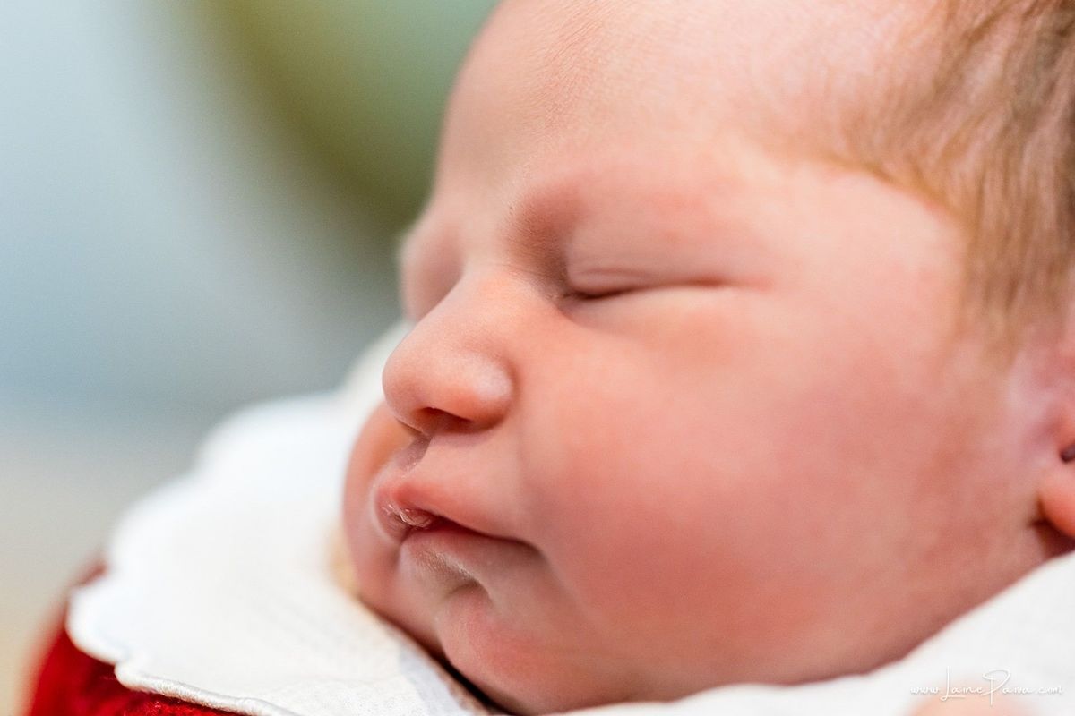 fotografia de parto na maternidade do hospital da Unimed,  parto cesaria, mãe de segunda viagem de menina, primeiros momentos de vida com amor e cuidado, fotografo de parto e familia em Natal, cobertura completa da cesariana, dra luane barros,
