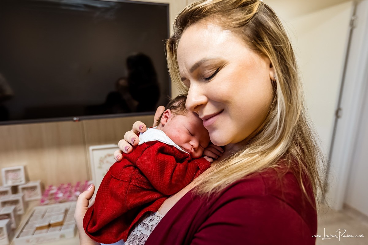 fotografia de parto na maternidade do hospital da Unimed,  parto cesaria, mãe de segunda viagem de menina, primeiros momentos de vida com amor e cuidado, fotografo de parto e familia em Natal, cobertura completa da cesariana, dra luane barros,