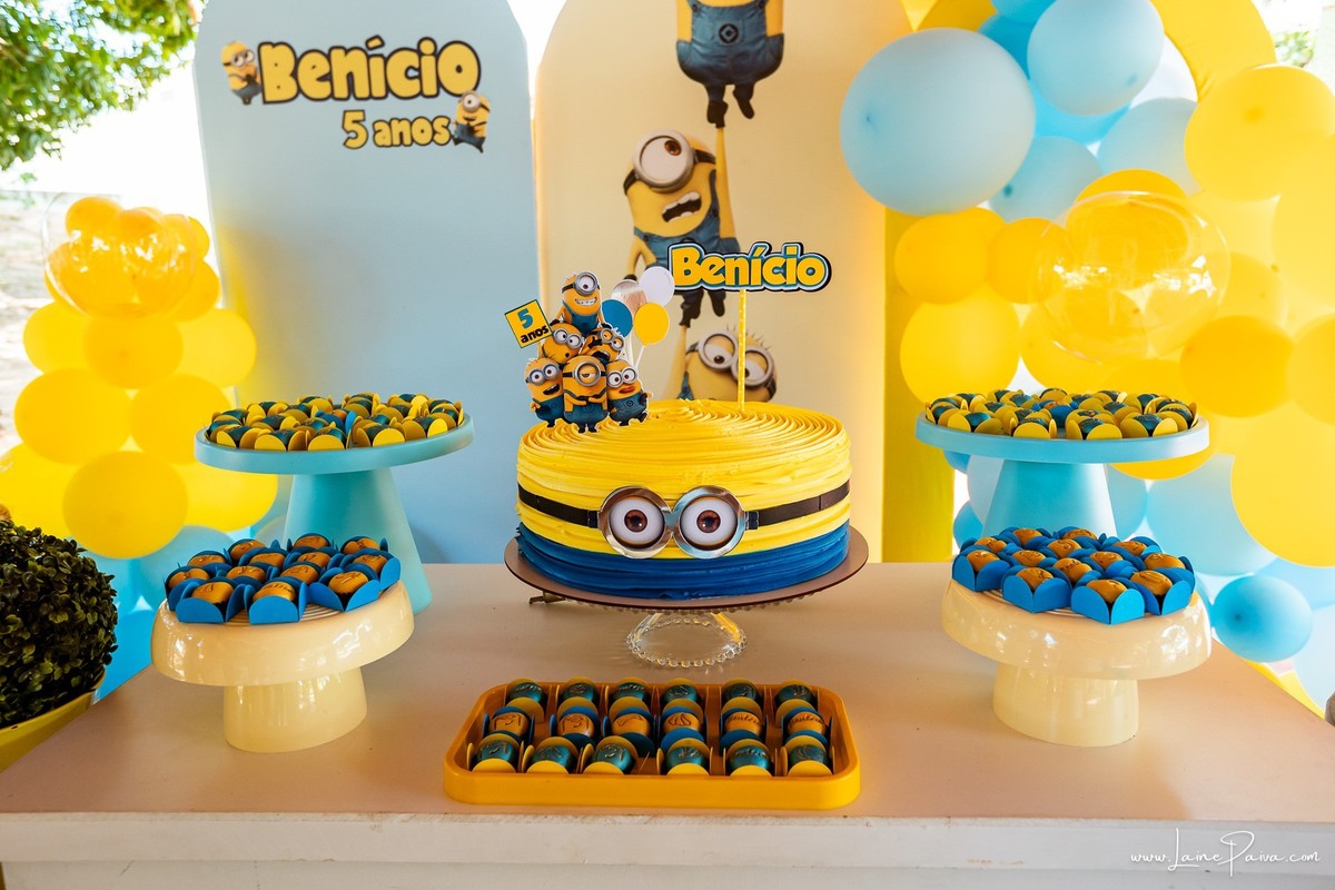 fotografia de Aniversario infantil, festa de 5 anos de Beni no CEPE em Natal, com tema Minios, brincadeiras, piscina, diversão para as crianças e muito carinho de familiares e amigos.