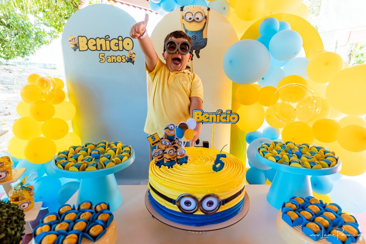 fotografia de Aniversario infantil, festa de 5 anos de Beni no CEPE em Natal, com tema Minios, brincadeiras, piscina, diversão para as crianças e muito carinho de familiares e amigos.