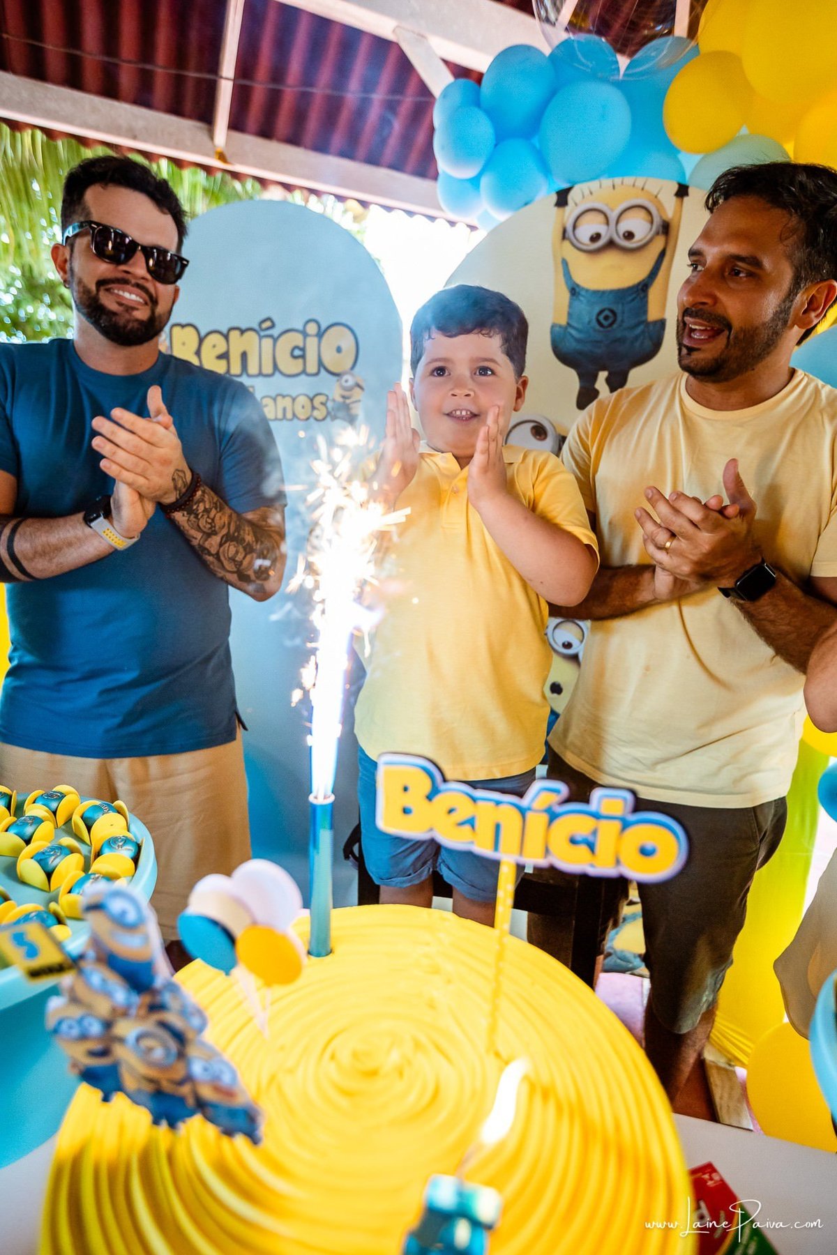 fotografia de Aniversario infantil, festa de 5 anos de Beni no CEPE em Natal, com tema Minios, brincadeiras, piscina, diversão para as crianças e muito carinho de familiares e amigos.