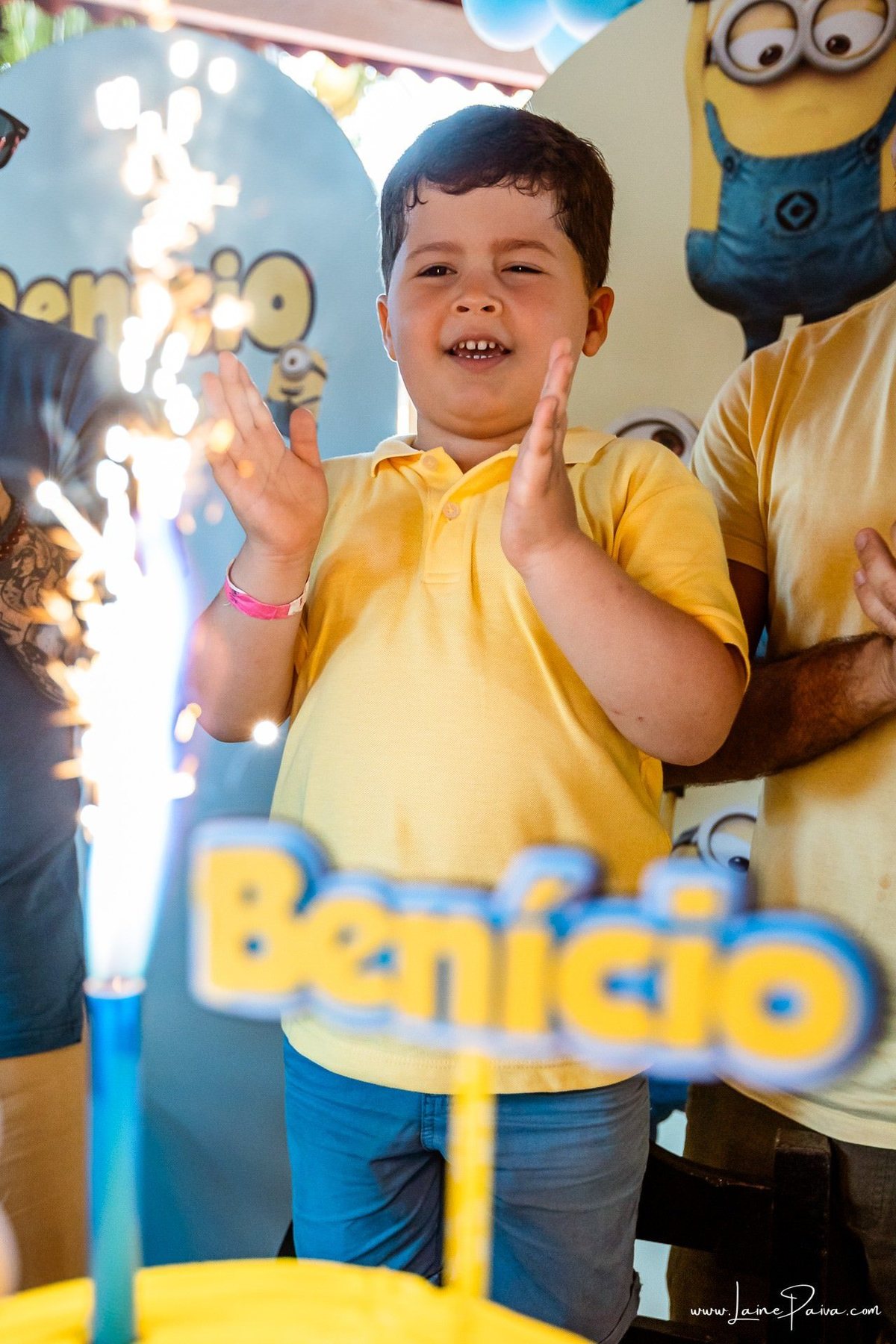 fotografia de Aniversario infantil, festa de 5 anos de Beni no CEPE em Natal, com tema Minios, brincadeiras, piscina, diversão para as crianças e muito carinho de familiares e amigos.