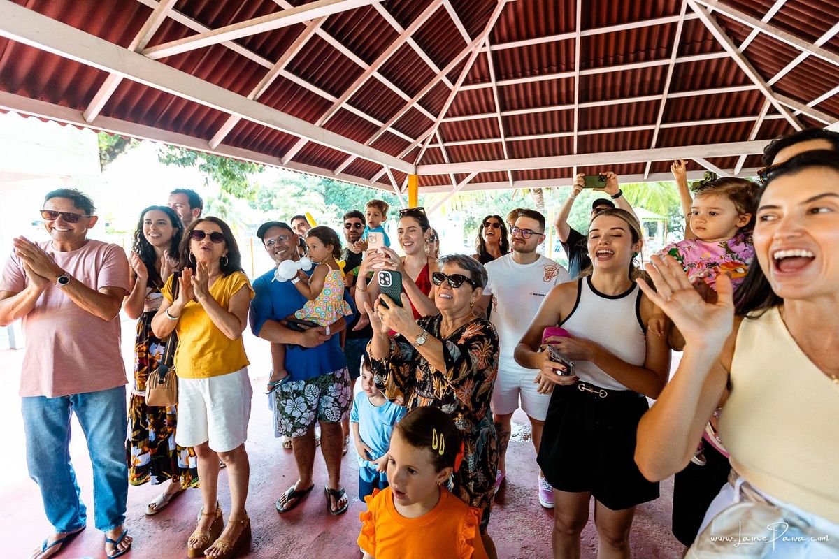 fotografia de Aniversario infantil, festa de 5 anos de Beni no CEPE em Natal, com tema Minios, brincadeiras, piscina, diversão para as crianças e muito carinho de familiares e amigos.