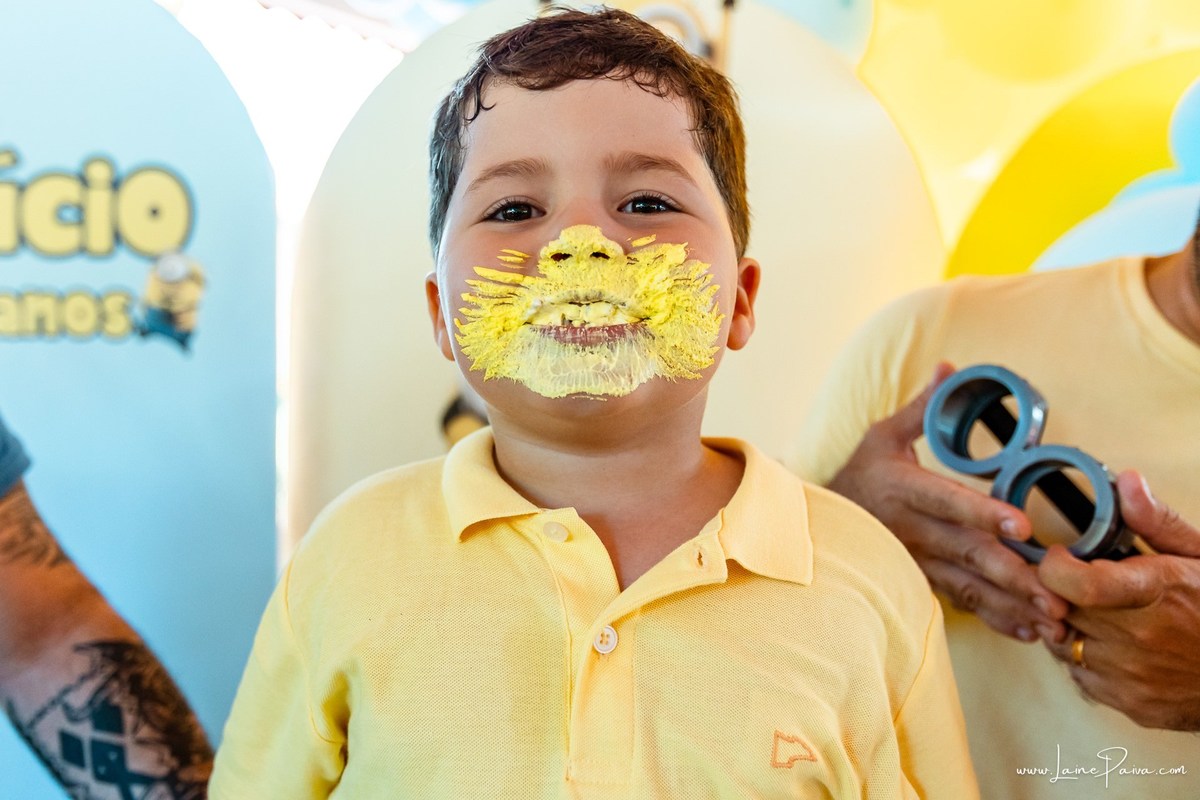 fotografia de Aniversario infantil, festa de 5 anos de Beni no CEPE em Natal, com tema Minios, brincadeiras, piscina, diversão para as crianças e muito carinho de familiares e amigos.