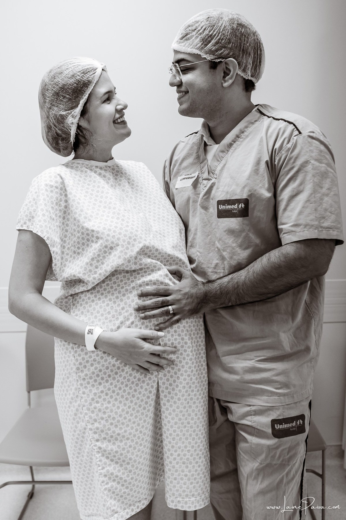 fotografia de parto na maternidade do hospital da Unimed,  parto cesaria, mãe de primeira viagem de menino, primeiros momentos de vida com amor e cuidado, fotografo de parto e familia em Natal, cobertura completa da cesariana, dra priscylla carolinne,