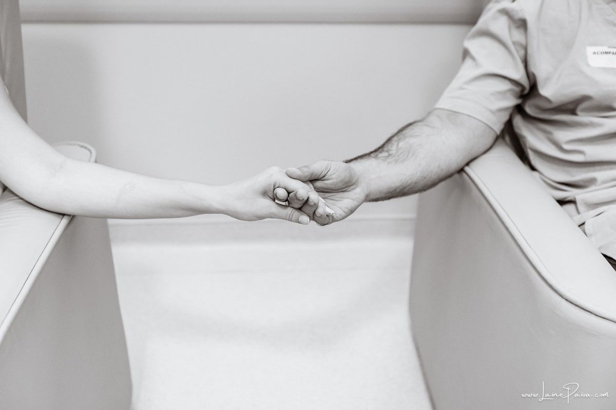 fotografia de parto na maternidade do hospital da Unimed,  parto cesaria, mãe de primeira viagem de menino, primeiros momentos de vida com amor e cuidado, fotografo de parto e familia em Natal, cobertura completa da cesariana, dra priscylla carolinne,