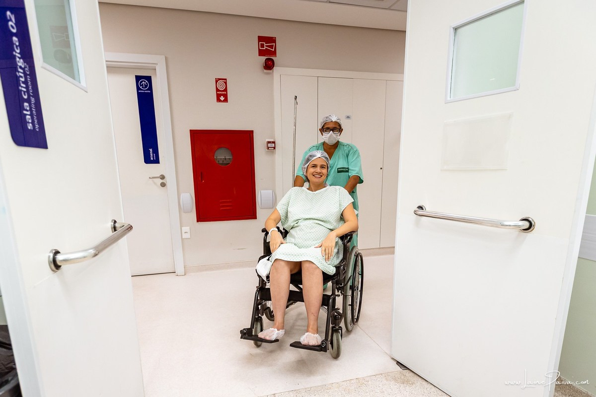 fotografia de parto na maternidade do hospital da Unimed,  parto cesaria, mãe de primeira viagem de menino, primeiros momentos de vida com amor e cuidado, fotografo de parto e familia em Natal, cobertura completa da cesariana, dra priscylla carolinne,