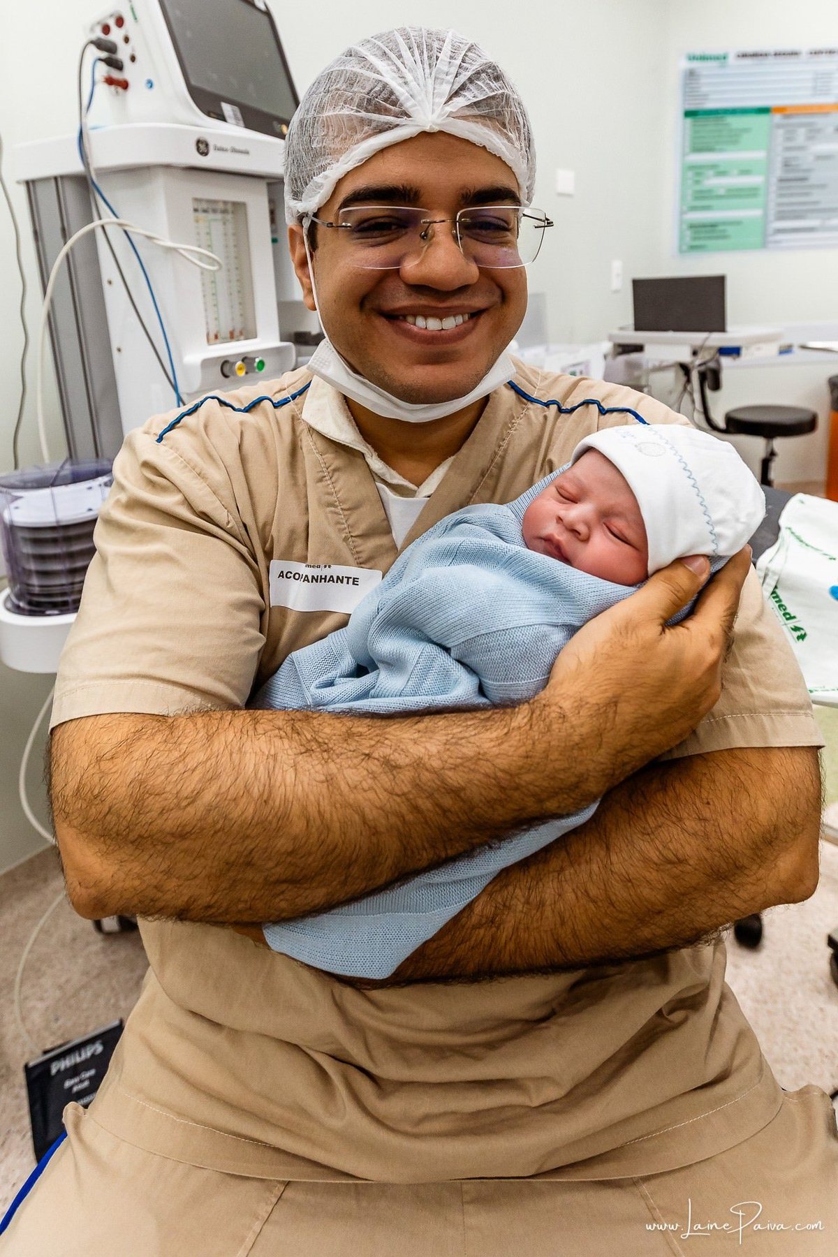 fotografia de parto na maternidade do hospital da Unimed,  parto cesaria, mãe de primeira viagem de menino, primeiros momentos de vida com amor e cuidado, fotografo de parto e familia em Natal, cobertura completa da cesariana, dra priscylla carolinne,