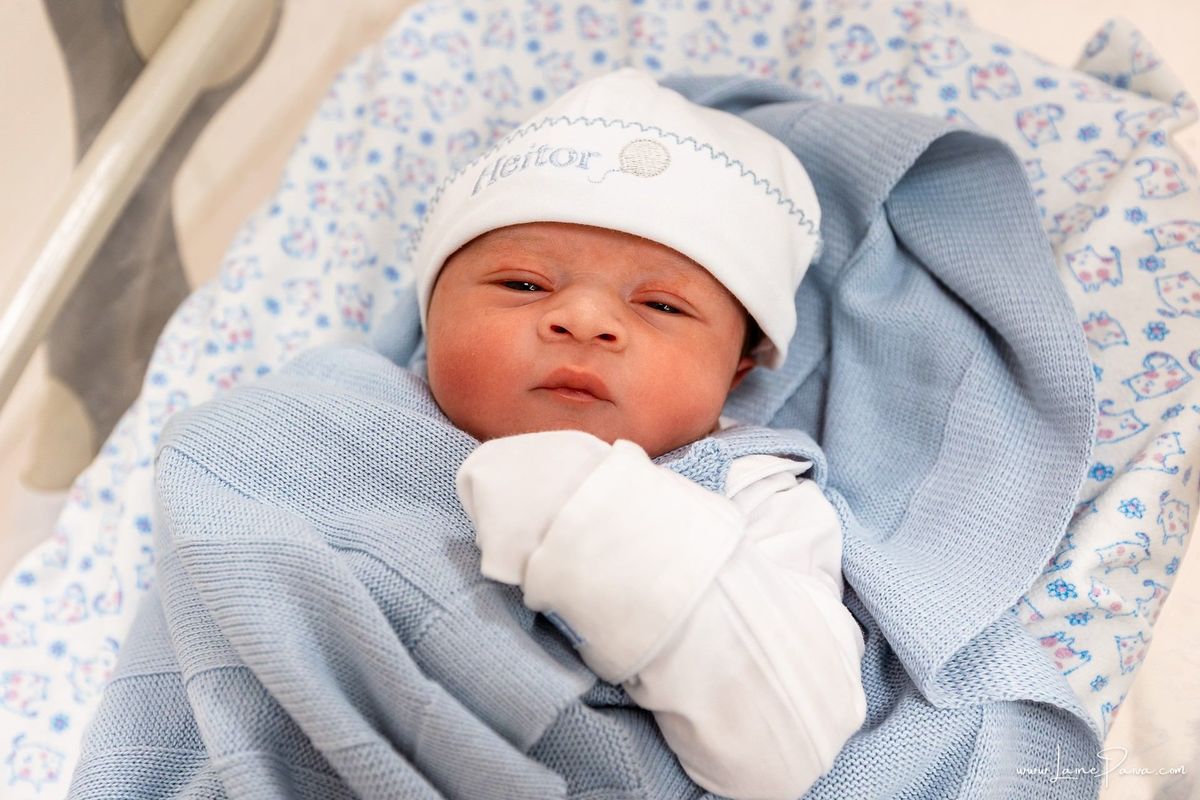 fotografia de parto na maternidade do hospital da Unimed,  parto cesaria, mãe de primeira viagem de menino, primeiros momentos de vida com amor e cuidado, fotografo de parto e familia em Natal, cobertura completa da cesariana, dra priscylla carolinne,