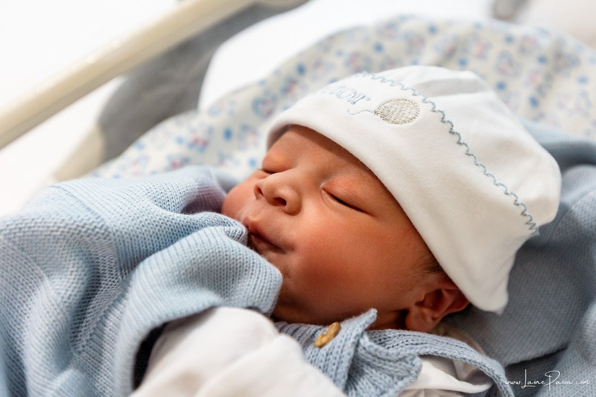 fotografia de parto na maternidade do hospital da Unimed,  parto cesaria, mãe de primeira viagem de menino, primeiros momentos de vida com amor e cuidado, fotografo de parto e familia em Natal, cobertura completa da cesariana, dra priscylla carolinne,