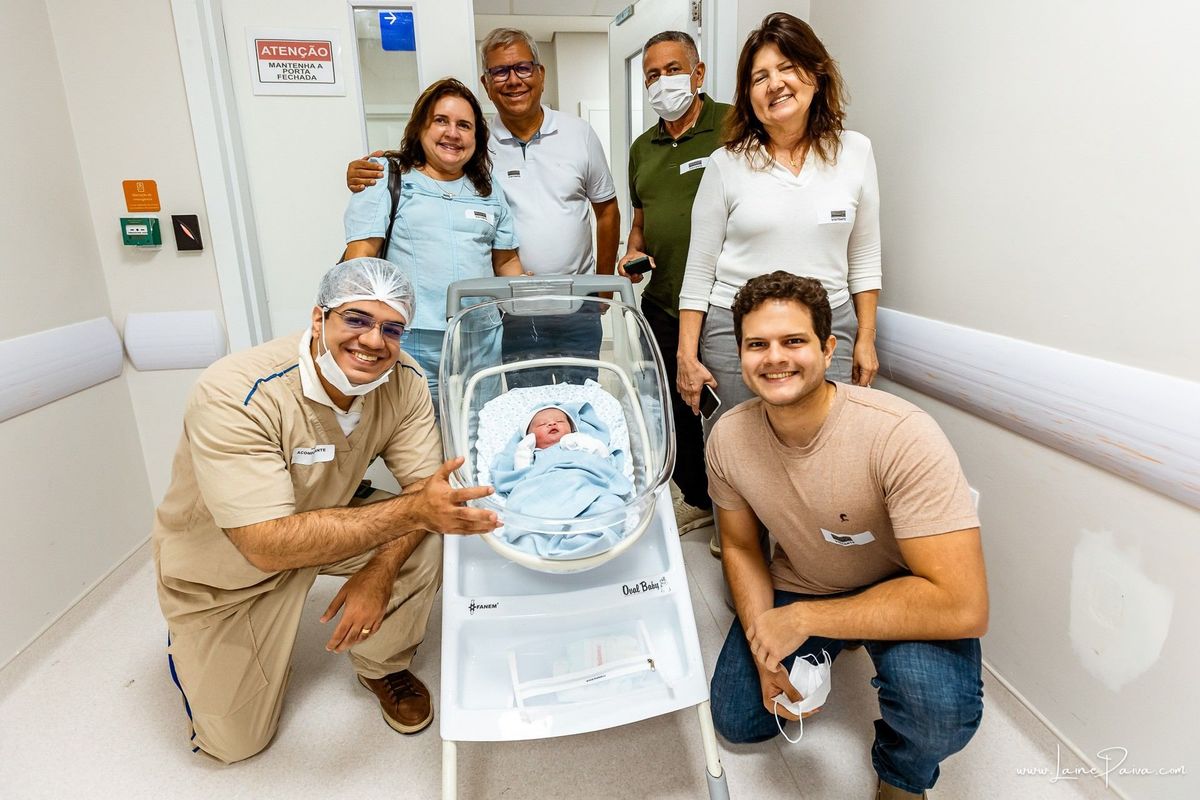 fotografia de parto na maternidade do hospital da Unimed,  parto cesaria, mãe de primeira viagem de menino, primeiros momentos de vida com amor e cuidado, fotografo de parto e familia em Natal, cobertura completa da cesariana, dra priscylla carolinne,
