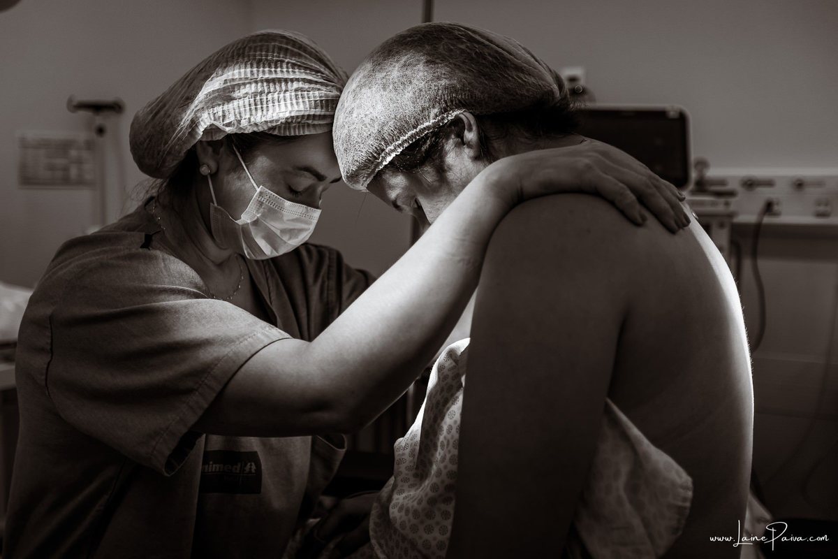fotografia de parto na maternidade do hospital da Unimed,  parto cesaria, mãe de primeira viagem de menino, primeiros momentos de vida com amor e cuidado, fotografo de parto e familia em Natal, cobertura completa da cesariana, dra priscylla carolinne,