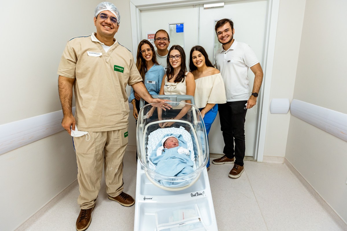 fotografia de parto na maternidade do hospital da Unimed,  parto cesaria, mãe de primeira viagem de menino, primeiros momentos de vida com amor e cuidado, fotografo de parto e familia em Natal, cobertura completa da cesariana, dra priscylla carolinne,
