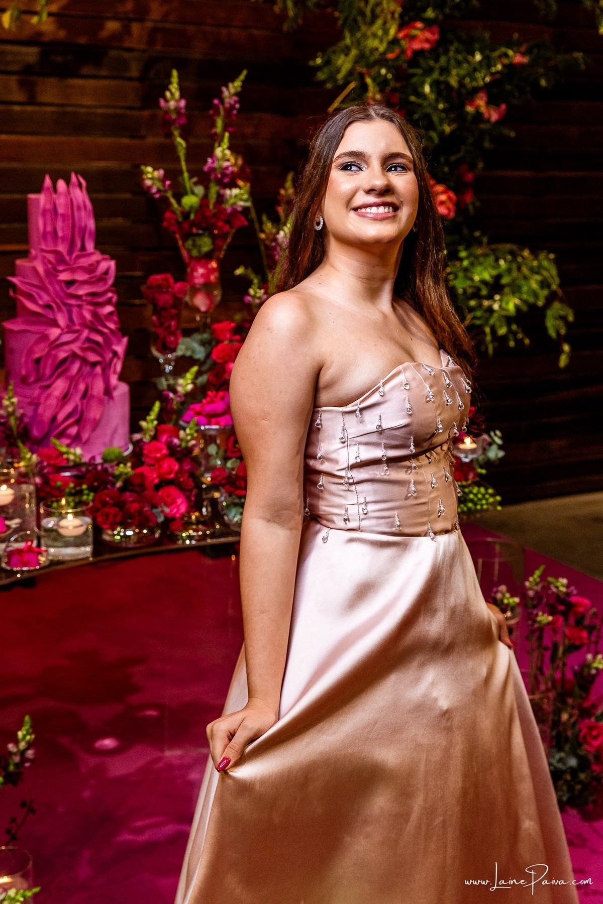 fotografia de Aniversario de adolescente, festa de 15 anos de Isabela no restaurante Nau em Natal, debutante, com homenagem e muito carinho de familiares e amigos.