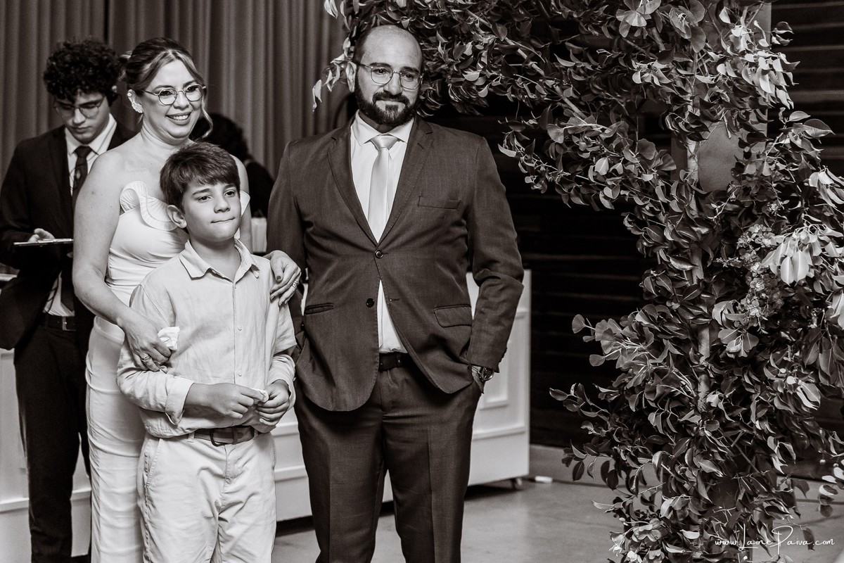 fotografia de Aniversario de adolescente, festa de 15 anos de Isabela no restaurante Nau em Natal, debutante, com homenagem e muito carinho de familiares e amigos.