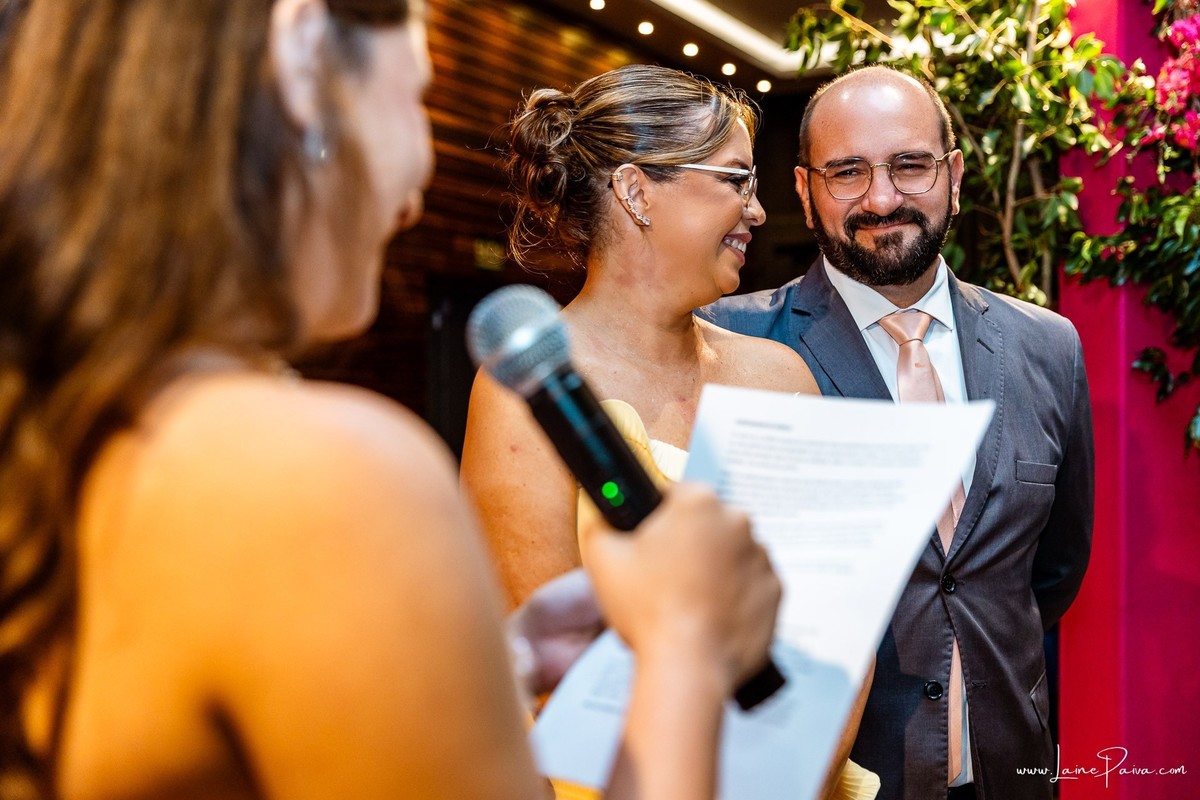 fotografia de Aniversario de adolescente, festa de 15 anos de Isabela no restaurante Nau em Natal, debutante, com homenagem e muito carinho de familiares e amigos.