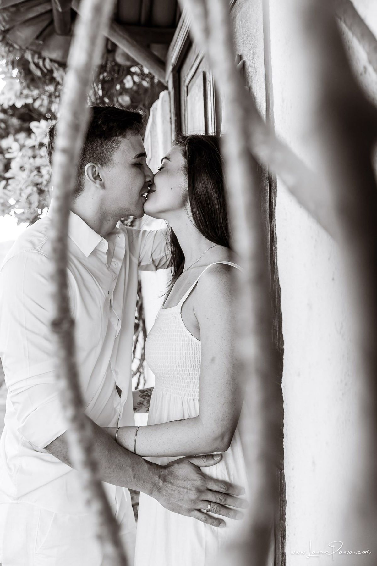 Ensaio pre wedding na praia de Tabatinga em Nisia Floresta, casal, amor, pre casamento, ensaio dos noivos, praia, amor, carinho, cumplicidade, fotografia de casamento em natal, 