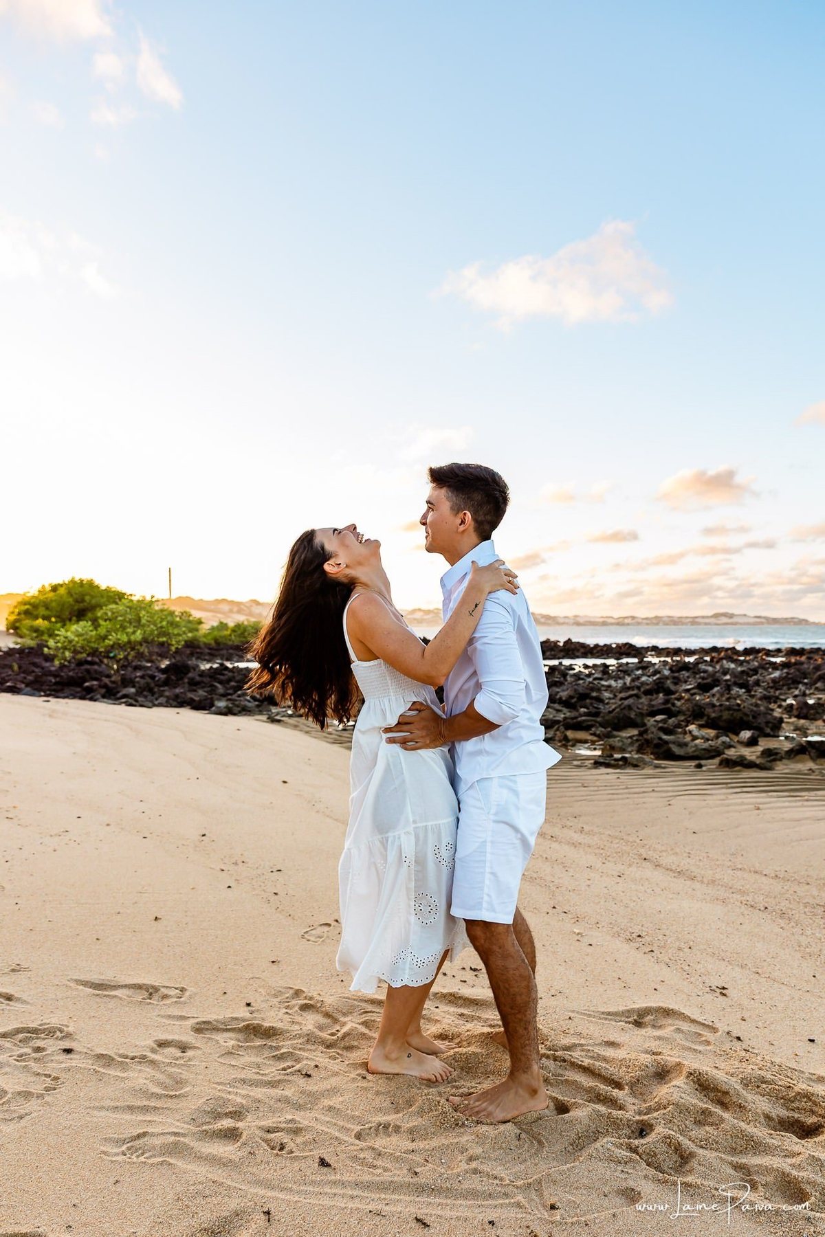 Ensaio pre wedding na praia de Tabatinga em Nisia Floresta, casal, amor, pre casamento, ensaio dos noivos, praia, amor, carinho, cumplicidade, fotografia de casamento em natal, ensaio dos noivos, namorados