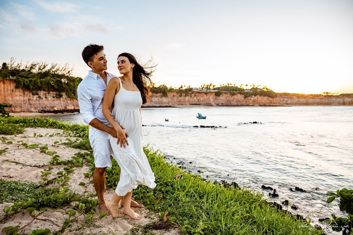 Ensaio pre wedding na praia de Tabatinga em Nisia Floresta, casal, amor, pre casamento, ensaio dos noivos, praia, amor, carinho, cumplicidade, fotografia de casamento em natal, ensaio dos noivos, namorados