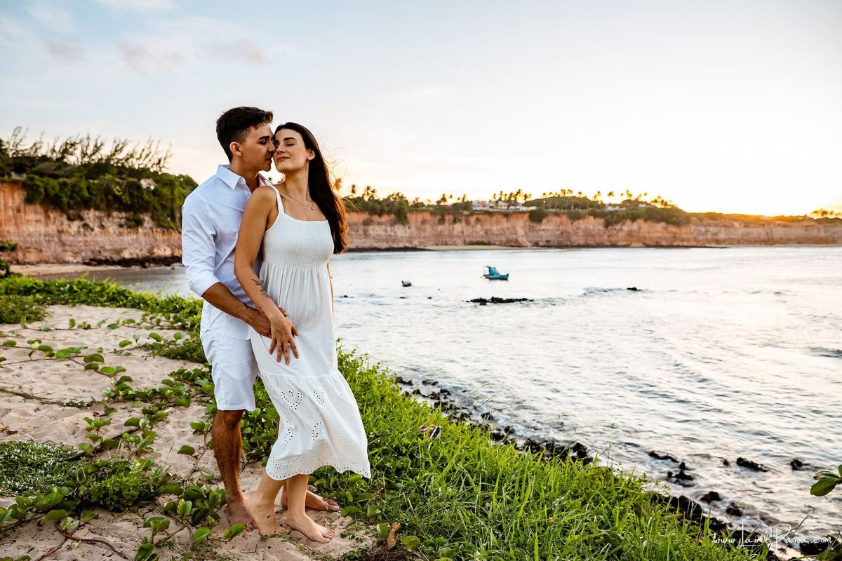 Ensaio pre wedding na praia de Tabatinga em Nisia Floresta, casal, amor, pre casamento, ensaio dos noivos, praia, amor, carinho, cumplicidade, fotografia de casamento em natal, ensaio dos noivos, namorados