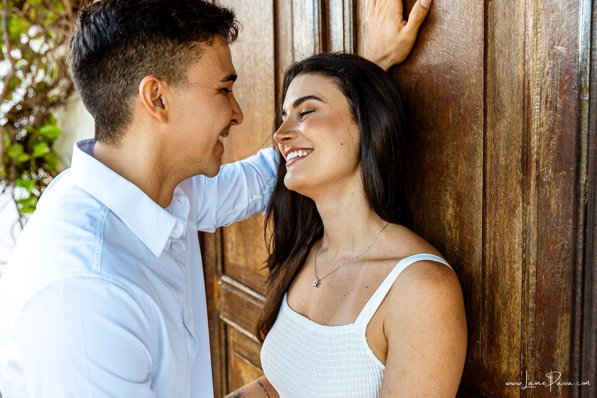 Ensaio pre wedding na praia de Tabatinga em Nisia Floresta, casal, amor, pre casamento, ensaio dos noivos, praia, amor, carinho, cumplicidade, fotografia de casamento em natal, 