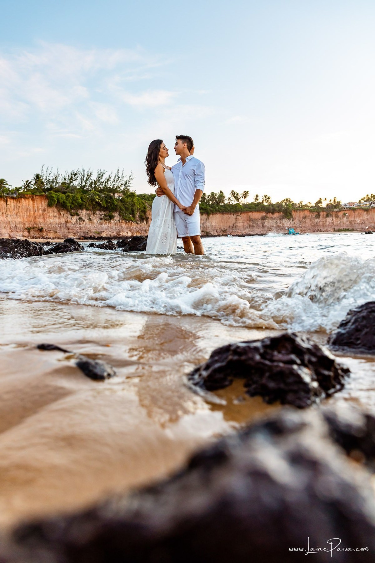 Ensaio pre wedding na praia de Tabatinga em Nisia Floresta, casal, amor, pre casamento, ensaio dos noivos, praia, amor, carinho, cumplicidade, fotografia de casamento em natal, ensaio dos noivos, namorados