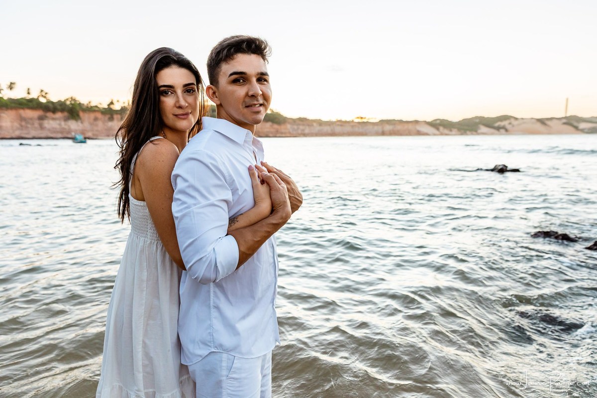 Ensaio pre wedding na praia de Tabatinga em Nisia Floresta, casal, amor, pre casamento, ensaio dos noivos, praia, amor, carinho, cumplicidade, fotografia de casamento em natal, ensaio dos noivos, namorados