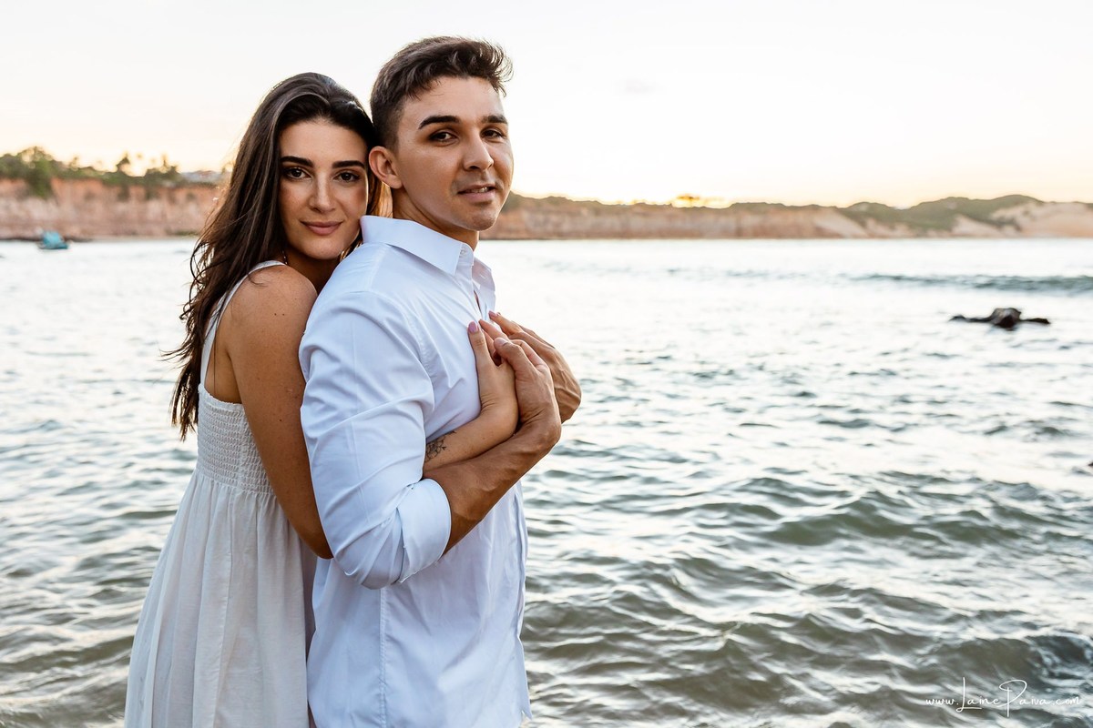 Ensaio pre wedding na praia de Tabatinga em Nisia Floresta, casal, amor, pre casamento, ensaio dos noivos, praia, amor, carinho, cumplicidade, fotografia de casamento em natal, ensaio dos noivos, namorados