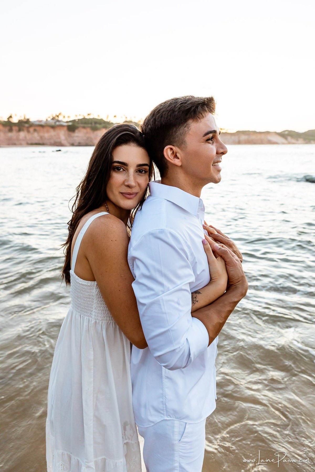 Ensaio pre wedding na praia de Tabatinga em Nisia Floresta, casal, amor, pre casamento, ensaio dos noivos, praia, amor, carinho, cumplicidade, fotografia de casamento em natal, ensaio dos noivos, namorados
