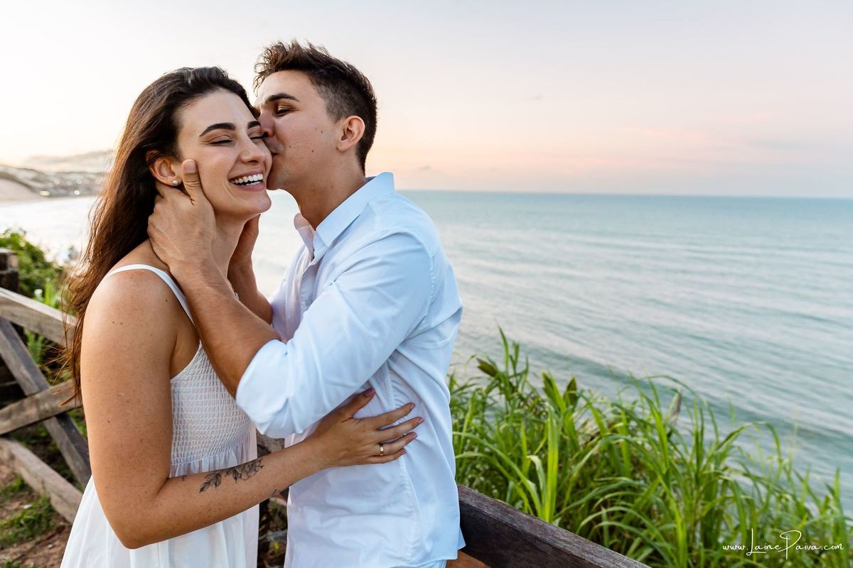 Ensaio pre wedding na praia de Tabatinga em Nisia Floresta, casal, amor, pre casamento, ensaio dos noivos, praia, amor, carinho, cumplicidade, fotografia de casamento em natal, ensaio dos noivos, namorados
