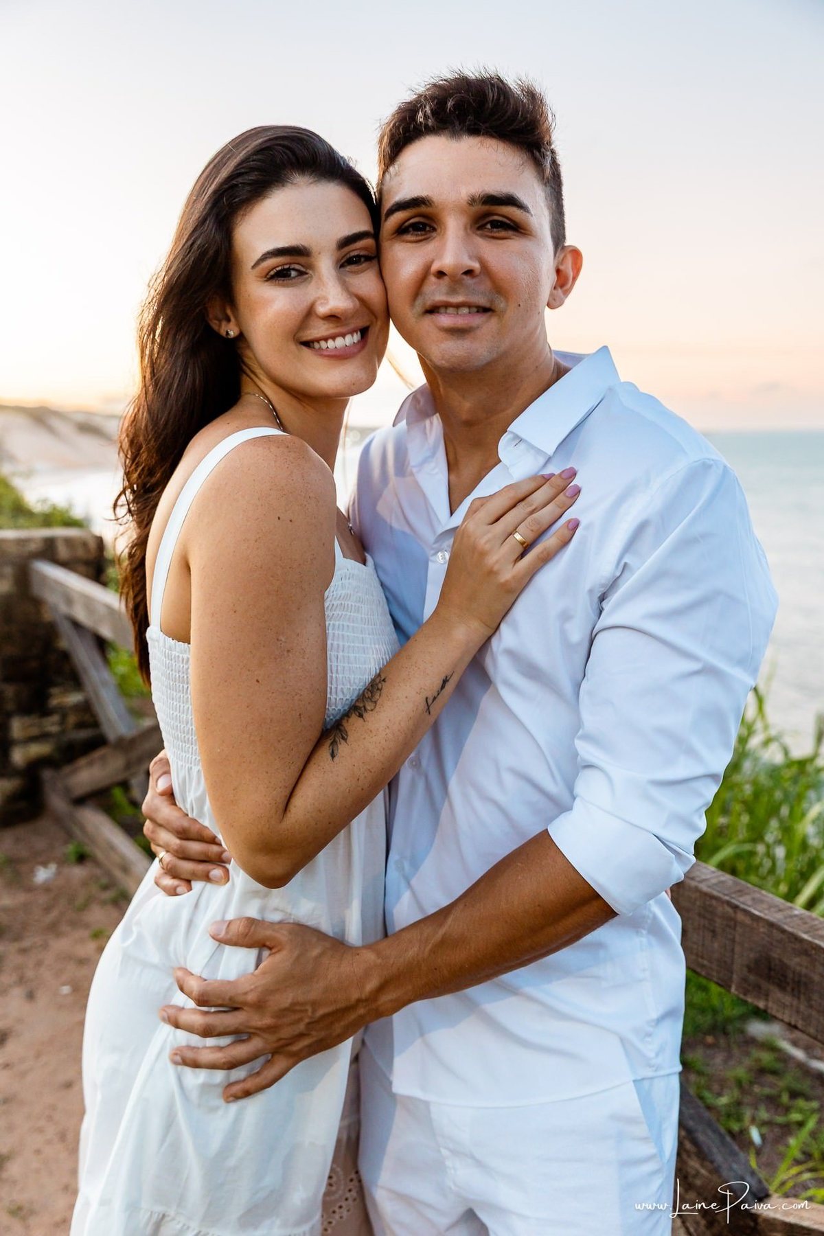 Ensaio pre wedding na praia de Tabatinga em Nisia Floresta, casal, amor, pre casamento, ensaio dos noivos, praia, amor, carinho, cumplicidade, fotografia de casamento em natal, ensaio dos noivos, namorados