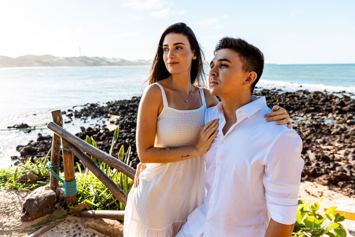 Ensaio pre wedding na praia de Tabatinga em Nisia Floresta, casal, amor, pre casamento, ensaio dos noivos, praia, amor, carinho, cumplicidade, fotografia de casamento em natal, 