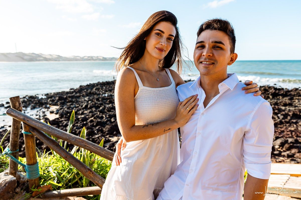 Ensaio pre wedding na praia de Tabatinga em Nisia Floresta, casal, amor, pre casamento, ensaio dos noivos, praia, amor, carinho, cumplicidade, fotografia de casamento em natal, 