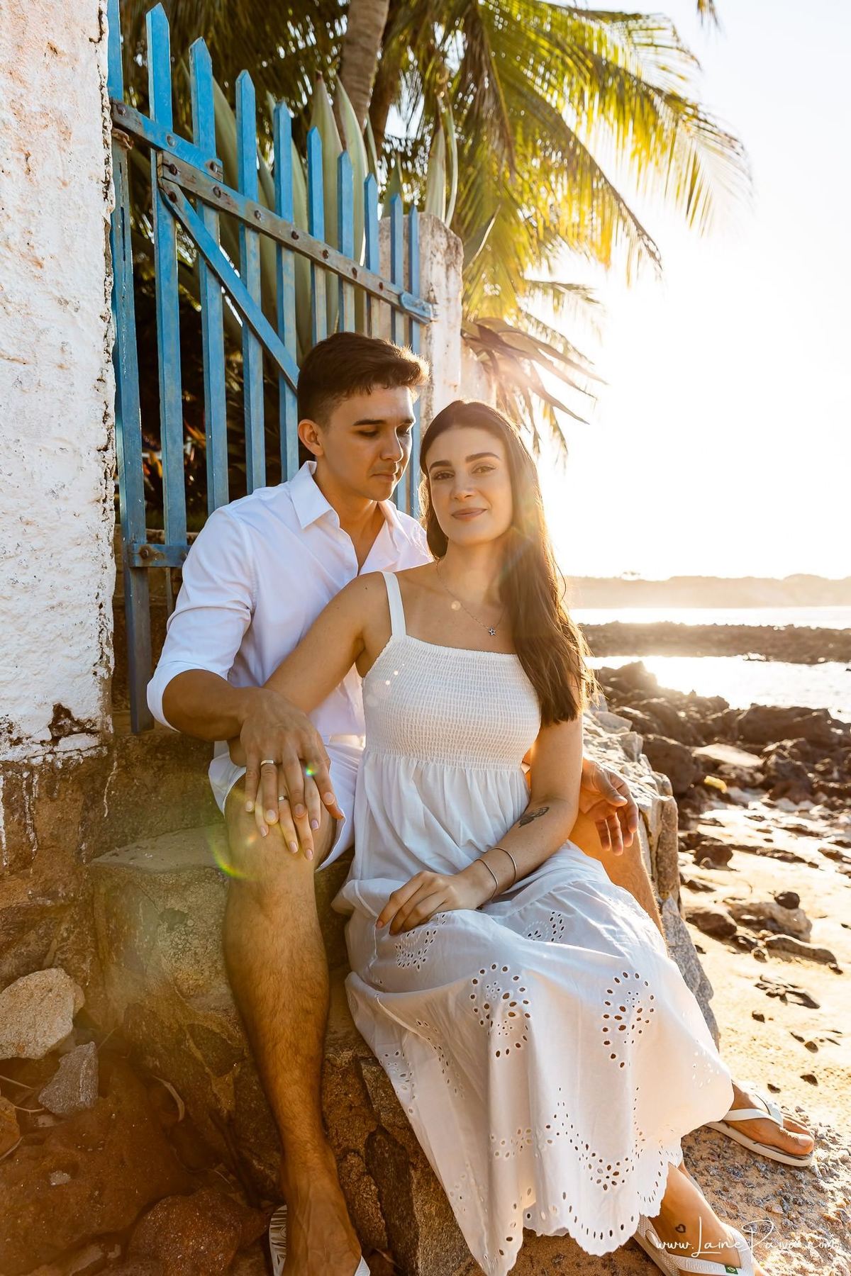 Ensaio pre wedding na praia de Tabatinga em Nisia Floresta, casal, amor, pre casamento, ensaio dos noivos, praia, amor, carinho, cumplicidade, fotografia de casamento em natal, 
