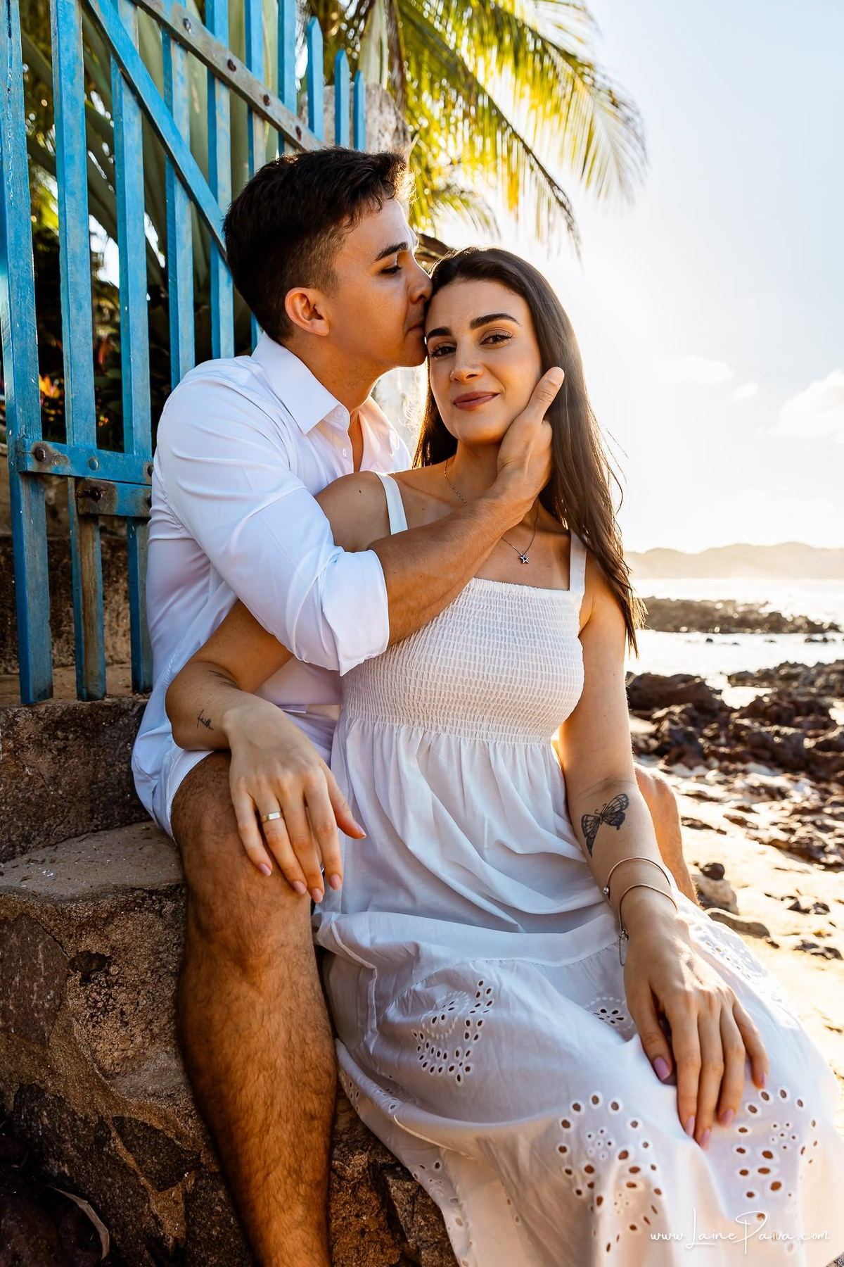 Ensaio pre wedding na praia de Tabatinga em Nisia Floresta, casal, amor, pre casamento, ensaio dos noivos, praia, amor, carinho, cumplicidade, fotografia de casamento em natal, 