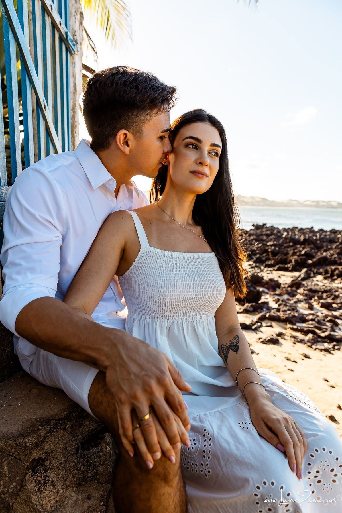 Ensaio pre wedding na praia de Tabatinga em Nisia Floresta, casal, amor, pre casamento, ensaio dos noivos, praia, amor, carinho, cumplicidade, fotografia de casamento em natal, 