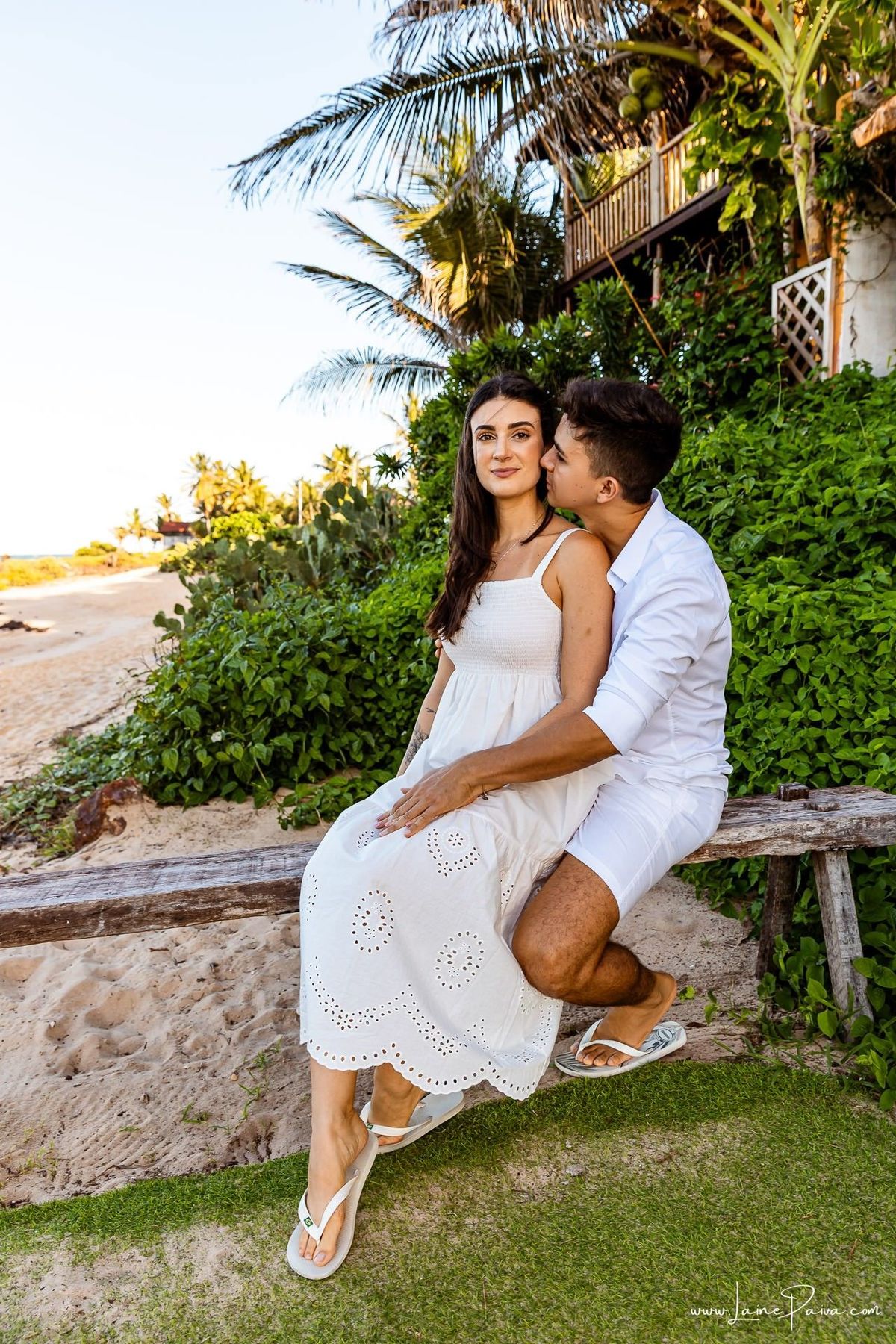 Ensaio pre wedding na praia de Tabatinga em Nisia Floresta, casal, amor, pre casamento, ensaio dos noivos, praia, amor, carinho, cumplicidade, fotografia de casamento em natal, ensaio dos noivos, namorados