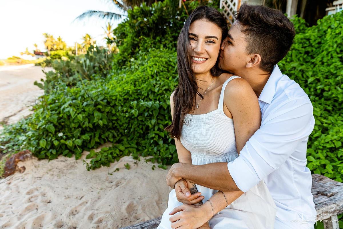 Ensaio pre wedding na praia de Tabatinga em Nisia Floresta, casal, amor, pre casamento, ensaio dos noivos, praia, amor, carinho, cumplicidade, fotografia de casamento em natal, ensaio dos noivos, namorados