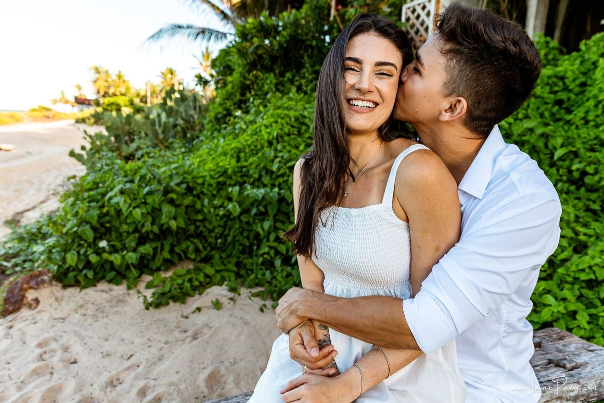 Ensaio pre wedding na praia de Tabatinga em Nisia Floresta, casal, amor, pre casamento, ensaio dos noivos, praia, amor, carinho, cumplicidade, fotografia de casamento em natal, ensaio dos noivos, namorados