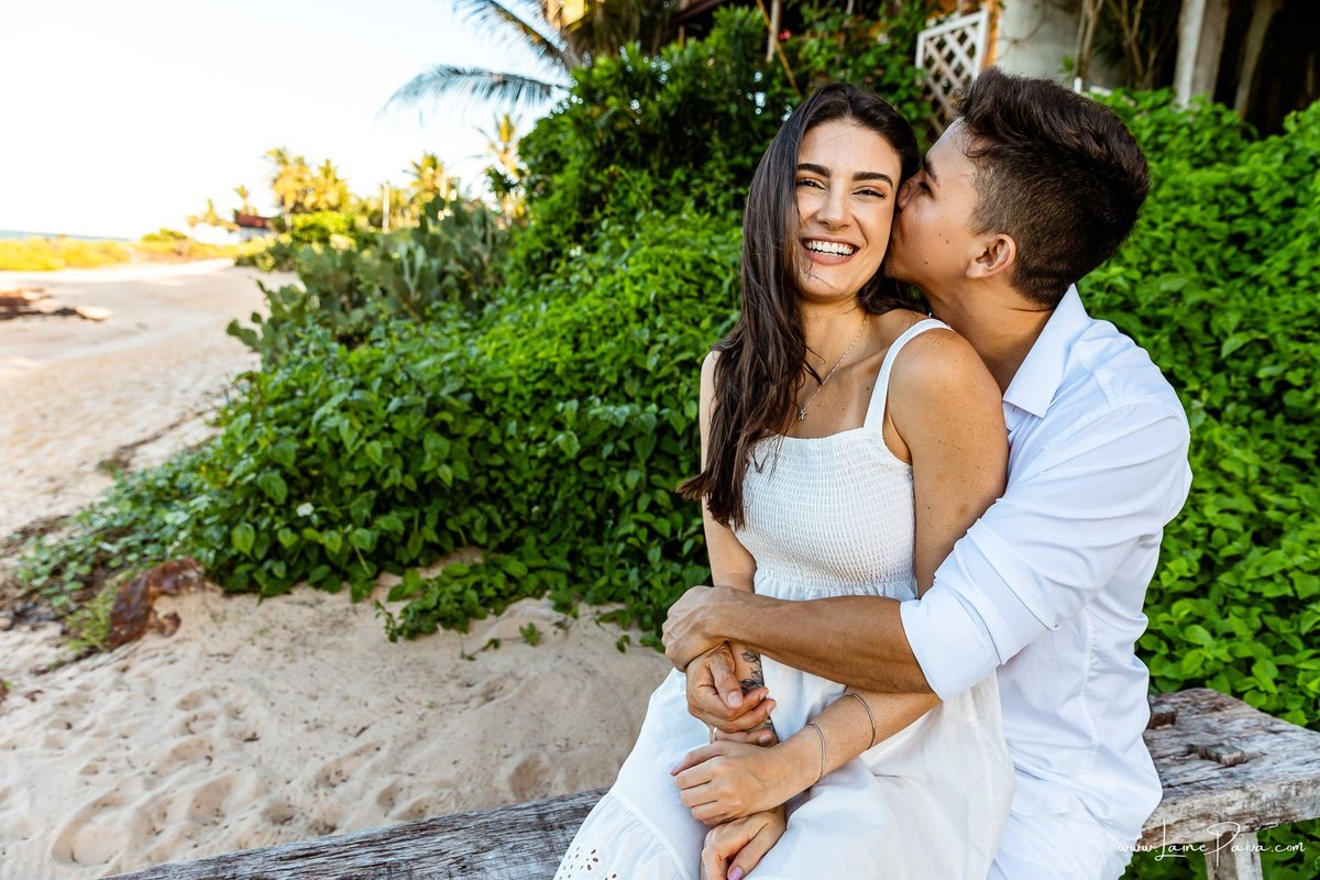 Ensaio pre wedding na praia de Tabatinga em Nisia Floresta, casal, amor, pre casamento, ensaio dos noivos, praia, amor, carinho, cumplicidade, fotografia de casamento em natal, ensaio dos noivos, namorados