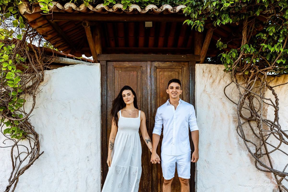 Ensaio pre wedding na praia de Tabatinga em Nisia Floresta, casal, amor, pre casamento, ensaio dos noivos, praia, amor, carinho, cumplicidade, fotografia de casamento em natal, 