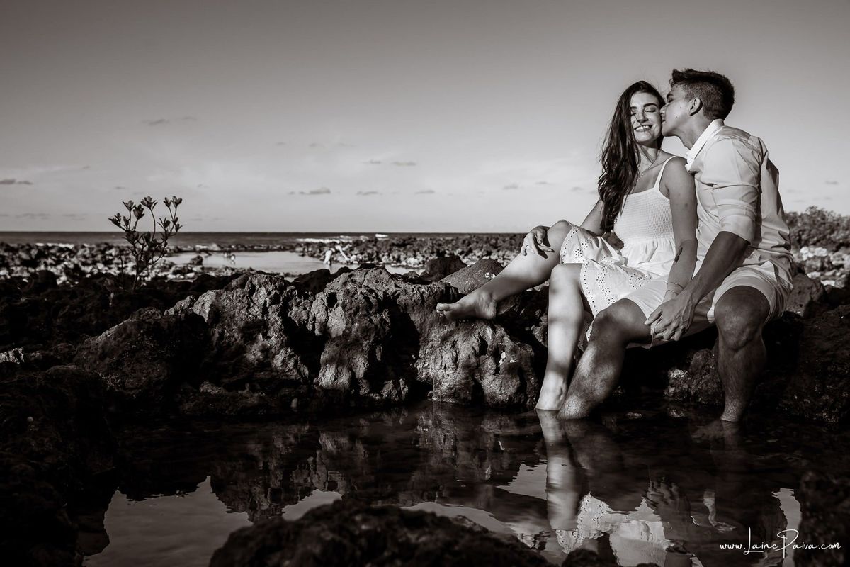 Ensaio pre wedding na praia de Tabatinga em Nisia Floresta, casal, amor, pre casamento, ensaio dos noivos, praia, amor, carinho, cumplicidade, fotografia de casamento em natal, ensaio dos noivos, namorados